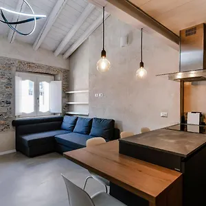 Apartamento House Of Glass Cathedral View - The House Of Travelers